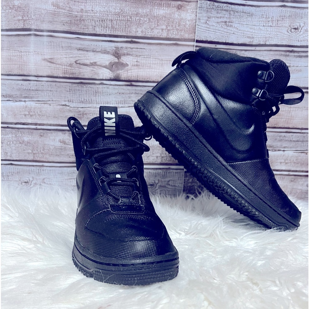 Airforce 1 NIKE WNTR BOOT ( hard to find )